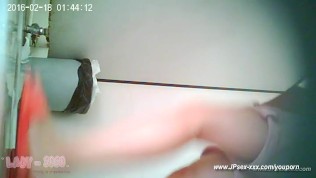 chinese girl go to toilet.2