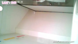 chinese girls go to toilet.25