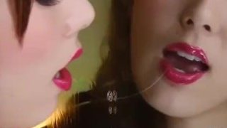 艶やかなグロスでたっぷりの唇 (5:18min)