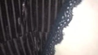 大屁股女同事叫家中干她44