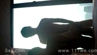 夫妻自拍被流入网上真的会玩3