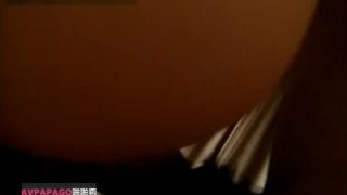 華裔小哥跟女友沙發激情性愛無套內射等