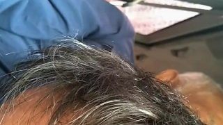 suck off grandpa in the car closely车内近距离口射老伯