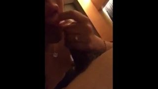 国产女神精品，骚到骨子里的小妖精口交吞精，舌头超灵活