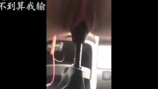 骚女在车上都可以干起来