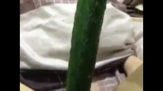 一时忍不住就把黄瓜塞进去了真爽（无聊想约加微payou789）