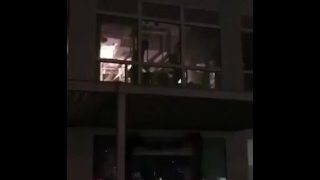 偷拍常去的健身房大晚上竟然有人在床边做爱（约炮加微payou789）
