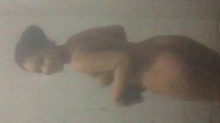 身材高挑性感有种欧美范的艺术学院骚妹子洗澡自拍扭腰晃腰各种挑逗被男友放倒肉棒直插花心高潮直叫老公快点 国语