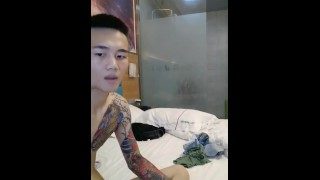 上海巨乳美鲍少妇酒店与炮友约啪