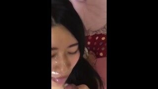 刚上大学的高颜值学生妹被学长出租屋口交颜射Moon Bloodgood