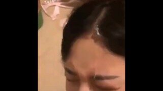 颜射女友是很有满足感的事 – 特别是第一次 – 说明调教是很有必要的.