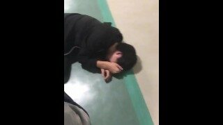 高校生に見える大学生の乳首攻めおふざけ