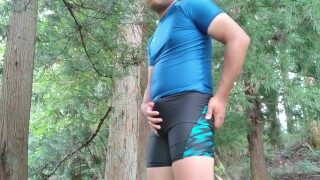 山の中でスパッツオナニー