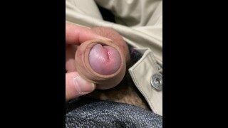 超画質　無修正勃起チンポ　おしっこの穴まではっきり見える　男子高校生　素人