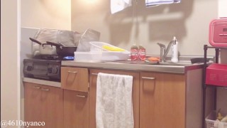 【人妻個人撮影】料理しながら旦那の帰りを待つ♡(新妻/エプロン/デカ尻/太もも/パンツ/巨乳/Hカップ/キッチン/日本人/Japanese/asian/homemade/amateur/kitchen